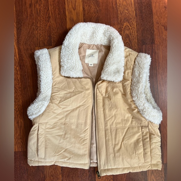 Thread & Supply Cropped Sherpa Vest - Picture 1 of 3